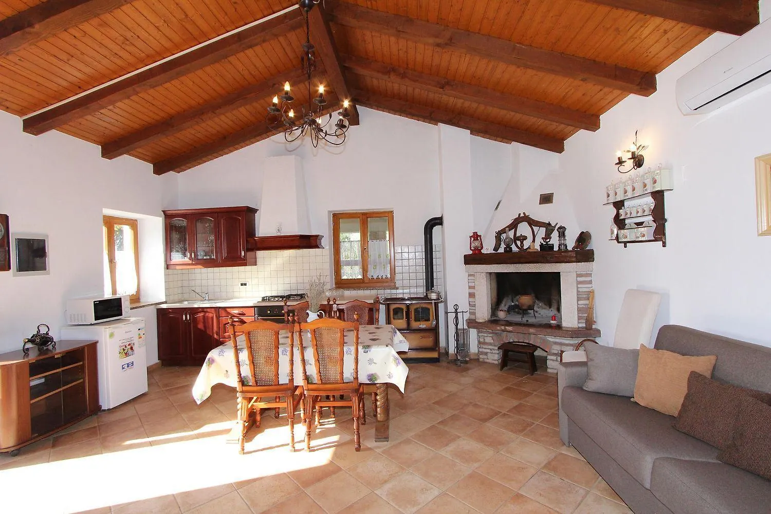 Charmantes Steinhaus Zur Alleinnutzung Mit Liegewiese, Grillbereich, Waschmaschine Rovinj 0*,  Croatia